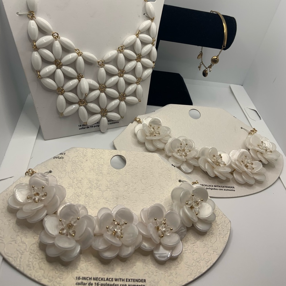 bundle 3 necklaces & 1 bracelet